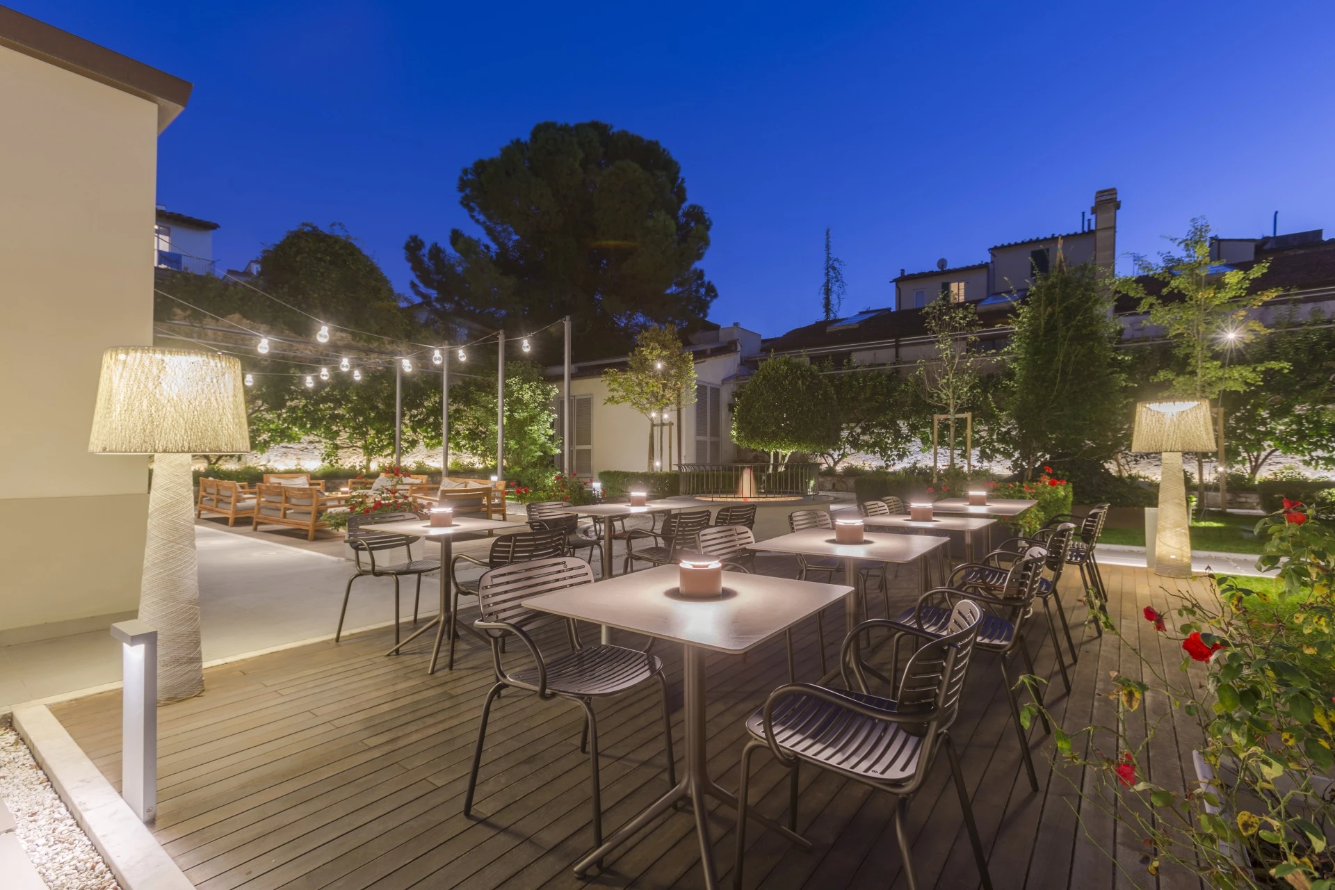 Pranzi, cene e aperitivi in giardino: l'estate gastronomica di Palazzo Castri