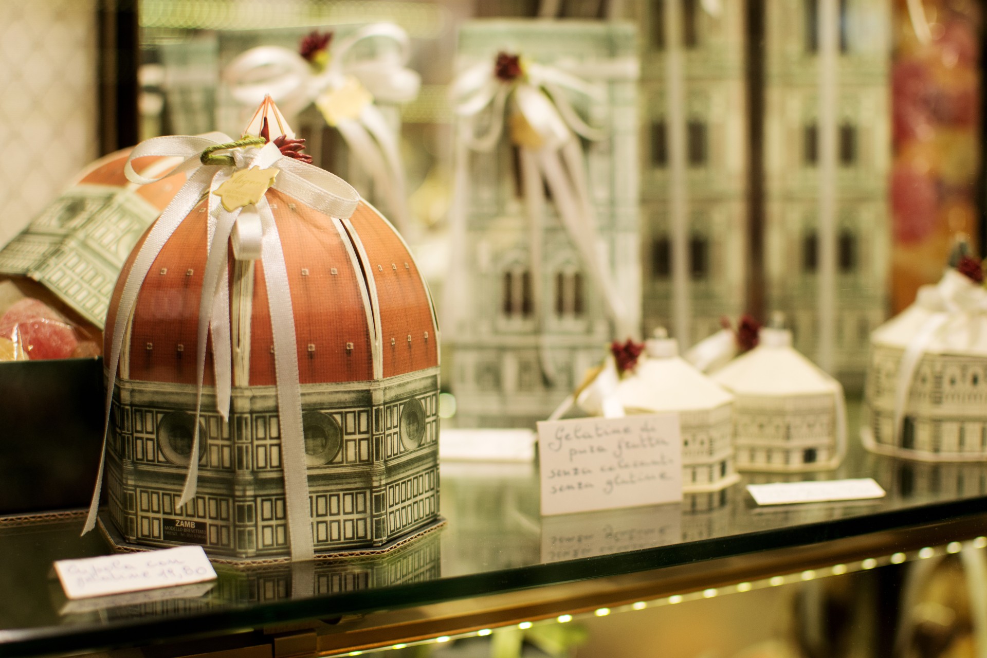 Souvenirs made in Florence Downtown stores and goodies to bring home a truly unique gift