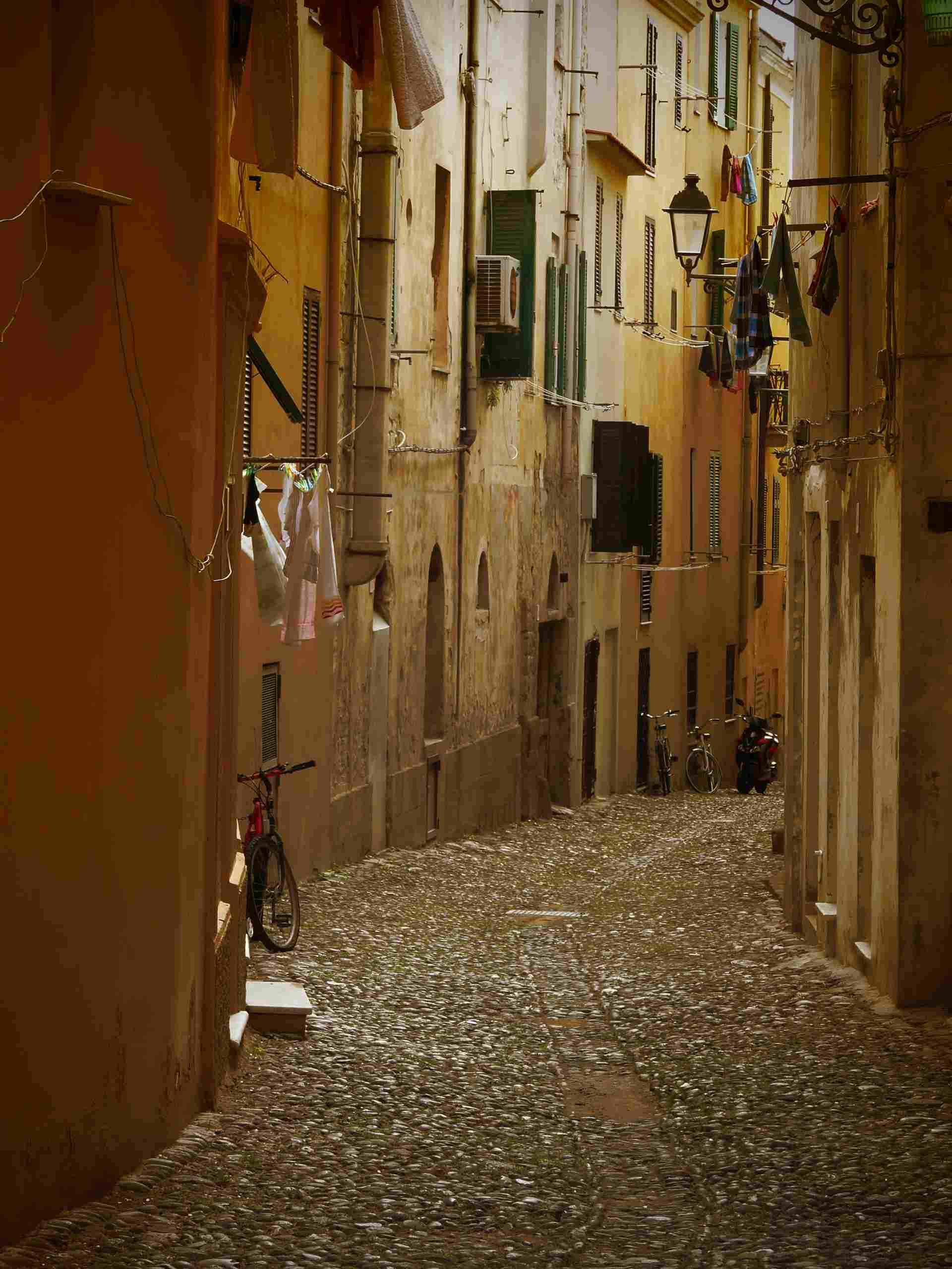 Florence – a wander around fascinating craftsmanship and “Ancient Shops”